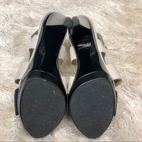 MICHAEL Michael Kors Carla Platform Sandals - Picture 7 of 8